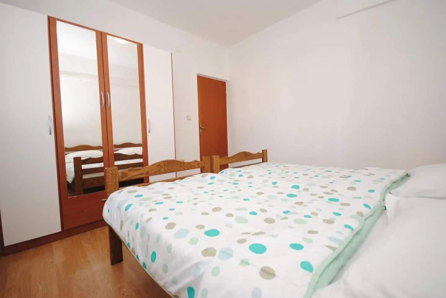 Apartments Ezgety - 330M From Beach Kastela 0*,