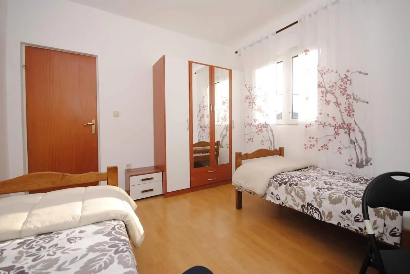 Apartments Ezgety - 330M From Beach Kastela