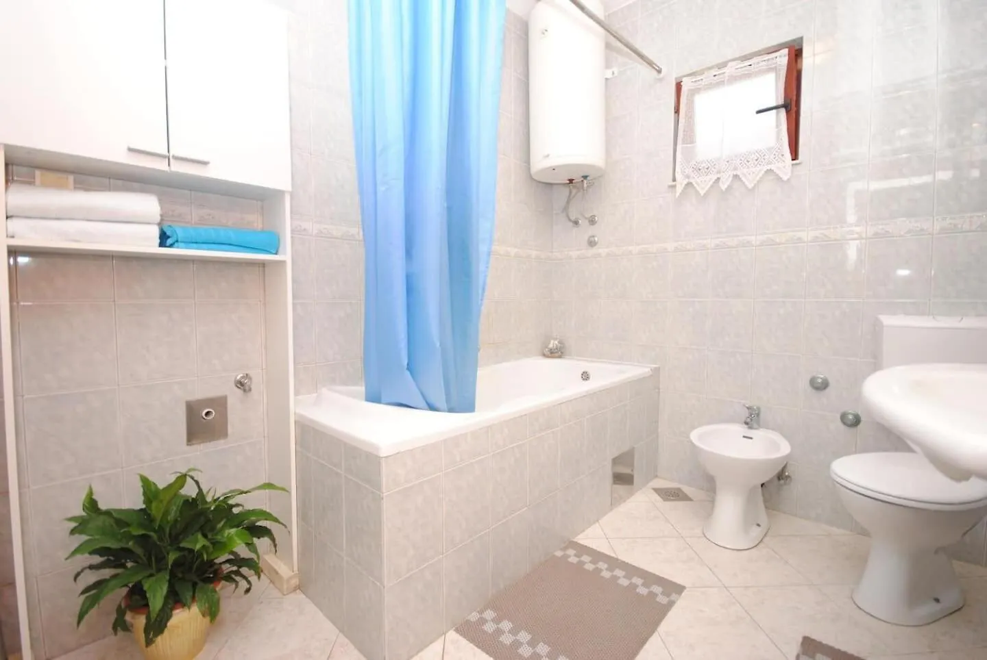 Apartments Ezgety - 330M From Beach Kastela
