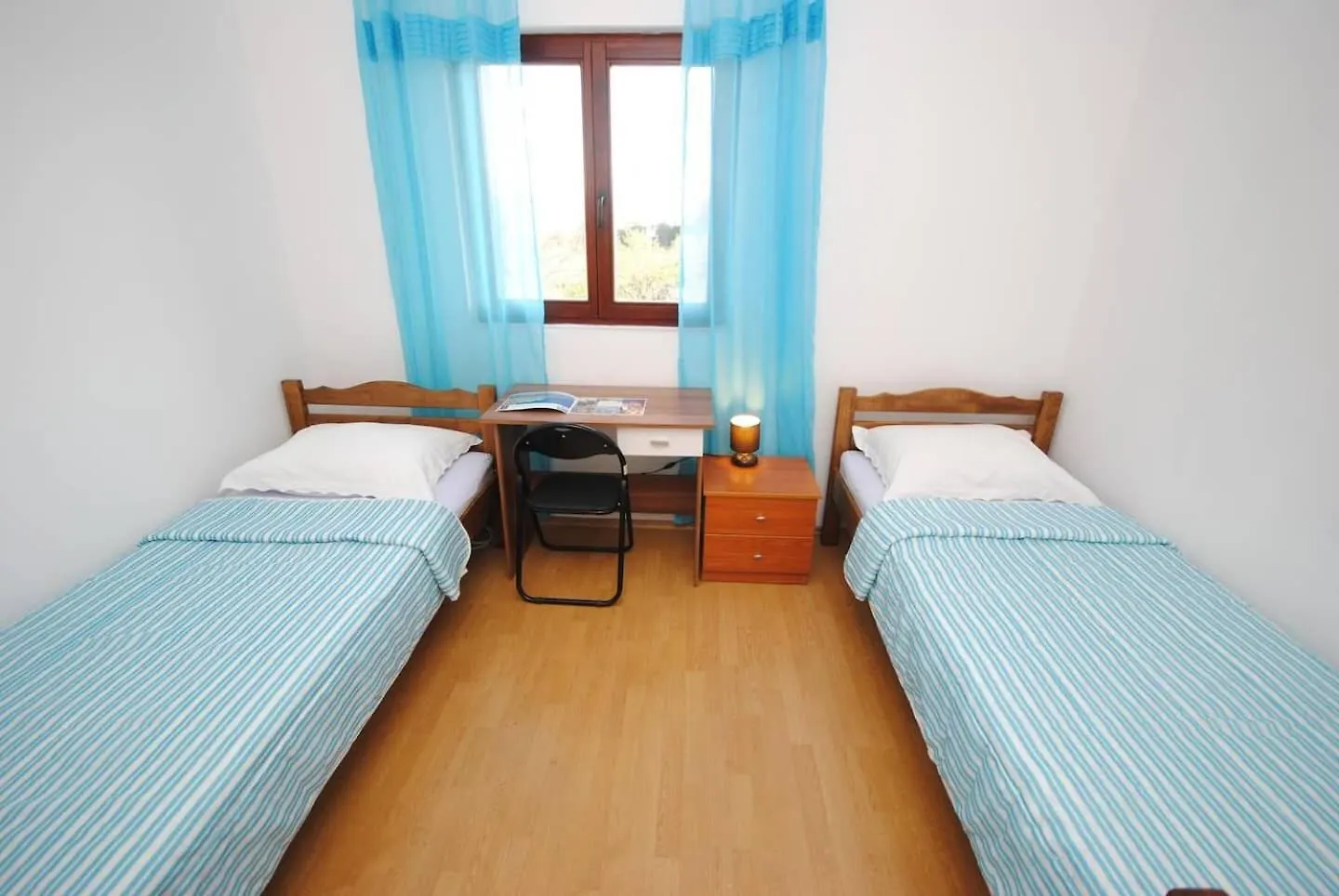 Apartments Ezgety - 330M From Beach Kastela